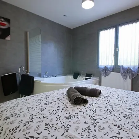 Magnifique Avec Piscine Chauffee Villa *
